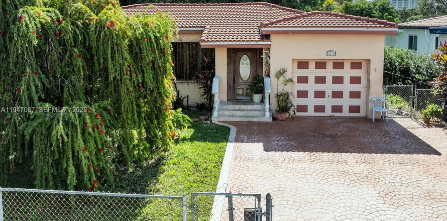 Casa en Miami, Florida 3 dormitorios, 110.27 m2 № 2057311