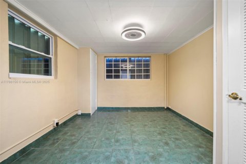 House in West Miami, Florida 3 bedrooms, 135.64 sq.m. № 1942988 - photo 22