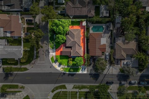 House in West Miami, Florida 3 bedrooms, 135.64 sq.m. № 1942988 - photo 29