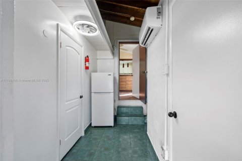 House in West Miami, Florida 3 bedrooms, 135.64 sq.m. № 1942988 - photo 20