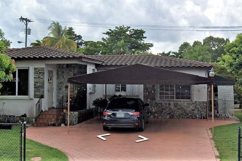 House in West Miami, Florida 3 bedrooms, 135.64 sq.m. № 1942988 - photo 1