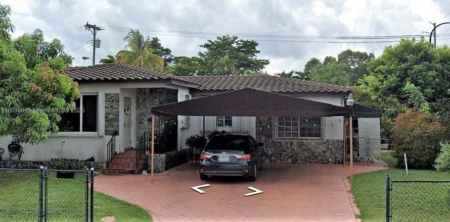 House in West Miami, Florida 3 bedrooms, 135.64 sq.m. № 1942988