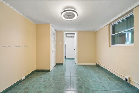 House in West Miami, Florida 3 bedrooms, 135.64 sq.m. № 1942988 - photo 21