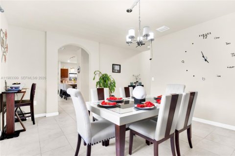 Casa en venta en Homestead, Florida, 4 dormitorios, 257.99 m2 № 2154469 - foto 9