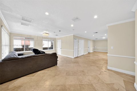 House in Miami, Florida 4 bedrooms, 155.52 sq.m. № 2060333 - photo 7