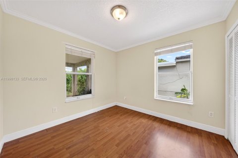 House in Miami, Florida 4 bedrooms, 155.52 sq.m. № 2060333 - photo 16