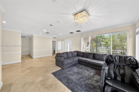 House in Miami, Florida 4 bedrooms, 155.52 sq.m. № 2060333 - photo 8