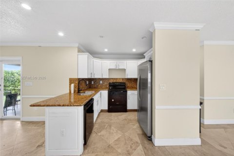 House in Miami, Florida 4 bedrooms, 155.52 sq.m. № 2060333 - photo 12