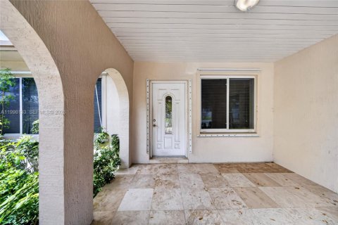 House in Miami, Florida 4 bedrooms, 155.52 sq.m. № 2060333 - photo 3