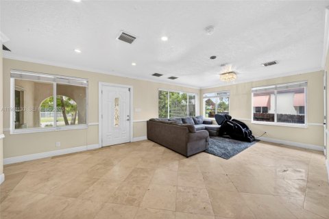 House in Miami, Florida 4 bedrooms, 155.52 sq.m. № 2060333 - photo 4