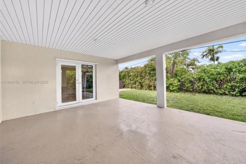 House in Miami, Florida 4 bedrooms, 155.52 sq.m. № 2060333 - photo 9