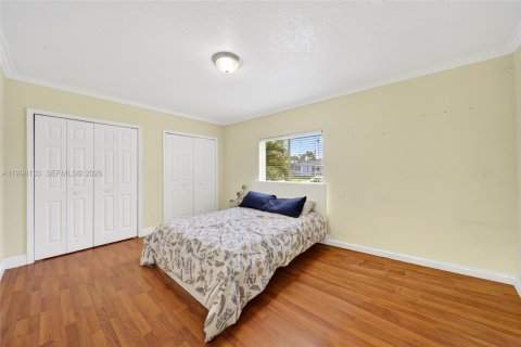 House in Miami, Florida 4 bedrooms, 155.52 sq.m. № 2060333 - photo 15