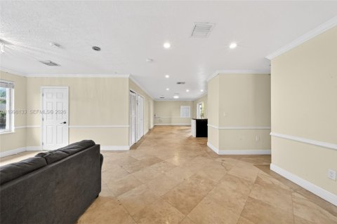 House in Miami, Florida 4 bedrooms, 155.52 sq.m. № 2060333 - photo 6