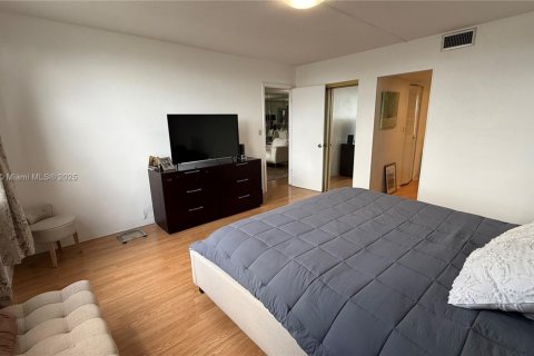 Condo in Miami, Florida, 2 bedrooms  № 1710431 - photo 9