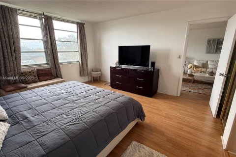 Condo in Miami, Florida, 2 bedrooms  № 1710431 - photo 10