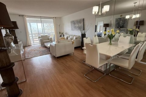 Condo in Miami, Florida, 2 bedrooms  № 1710431 - photo 3