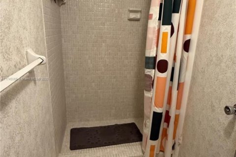 Condo in Miami, Florida, 2 bedrooms  № 1710431 - photo 12