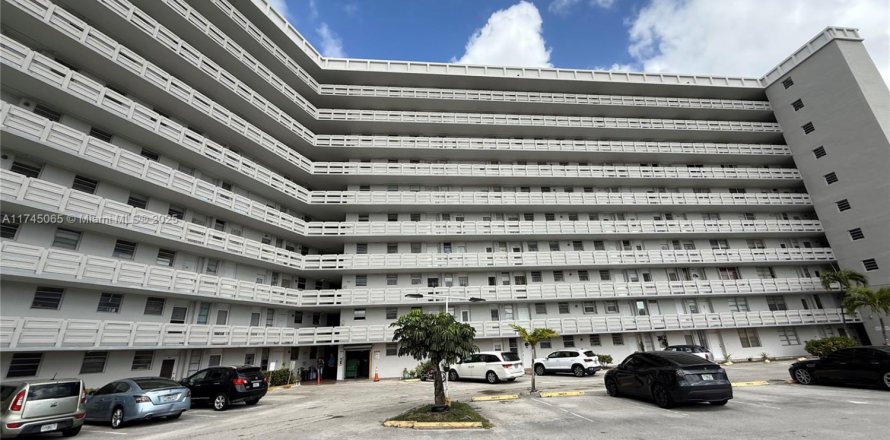 Condo in Miami, Florida, 2 bedrooms  № 1710431