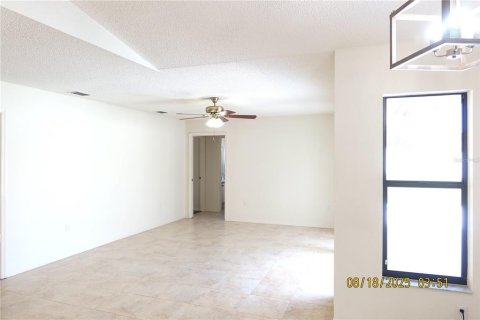 Villa ou maison à vendre à Spring Hill, Floride: 4 chambres, 192.21 m2 № 1899244 - photo 15