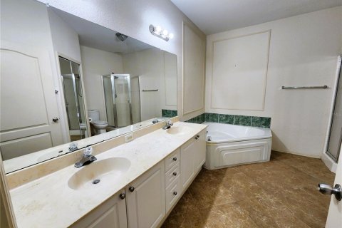 Condo in Clearwater, Florida, 2 bedrooms  № 2234581 - photo 19
