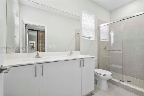 Townhouse in Homestead, Florida 3 bedrooms, 123.37 sq.m. № 2003859 - photo 18