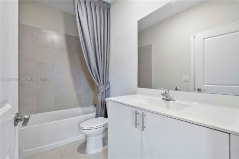 Townhouse in Homestead, Florida 3 bedrooms, 123.37 sq.m. № 2003859 - photo 9