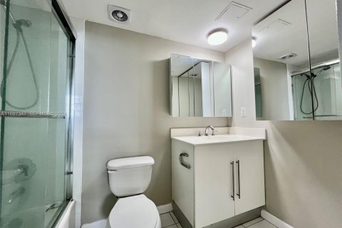Condominio en venta en Hollywood, Florida, 1 dormitorio, 84.17 m2 № 2186230 - foto 12