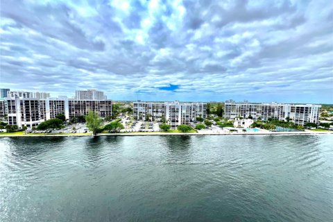 Condominio en venta en Hollywood, Florida, 1 dormitorio, 84.17 m2 № 2186230 - foto 10