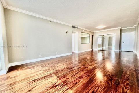 Condominio en venta en Hollywood, Florida, 1 dormitorio, 84.17 m2 № 2186230 - foto 4