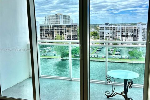 Condominio en venta en Hollywood, Florida, 1 dormitorio, 84.17 m2 № 2186230 - foto 14