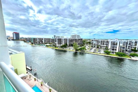 Condominio en venta en Hollywood, Florida, 1 dormitorio, 84.17 m2 № 2186230 - foto 9