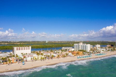 Condominio en venta en Hollywood, Florida, 1 dormitorio, 84.17 m2 № 2186230 - foto 19