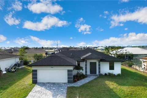 Villa ou maison à Cape Coral, Floride 4 chambres, 153.94 m2 № 2108734