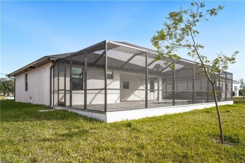 House in Cape Coral, Florida 4 bedrooms, 153.94 sq.m. № 2108734 - photo 14
