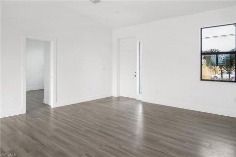House in Cape Coral, Florida 4 bedrooms, 153.94 sq.m. № 2108734 - photo 6