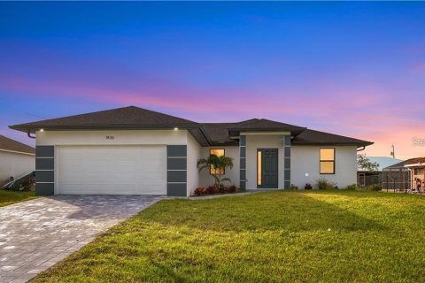 House in Cape Coral, Florida 4 bedrooms, 153.94 sq.m. № 2108734 - photo 2