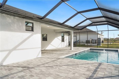 House in Cape Coral, Florida 4 bedrooms, 153.94 sq.m. № 2108734 - photo 12