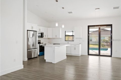 House in Cape Coral, Florida 4 bedrooms, 153.94 sq.m. № 2108734 - photo 3
