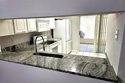 Townhouse in Brandon, Florida 2 bedrooms, 103.12 sq.m. № 1878087 - photo 4