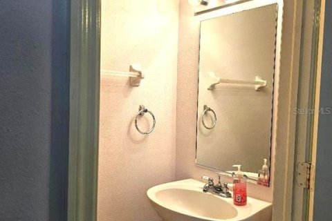 Townhouse in Brandon, Florida 2 bedrooms, 103.12 sq.m. № 1878087 - photo 18