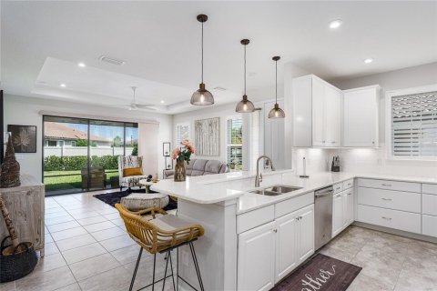 House in Palmetto, Florida 2 bedrooms, 146.97 sq.m. № 1916161 - photo 4