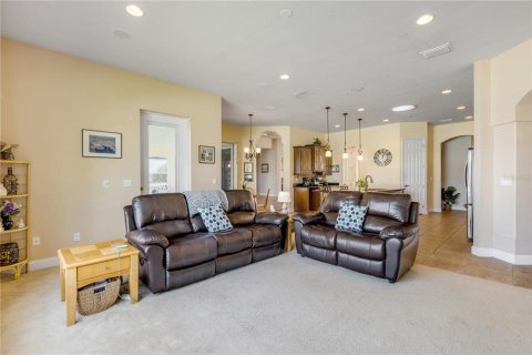 House in New Smyrna Beach, Florida 4 bedrooms, 360.65 sq.m. № 2114819 - photo 16