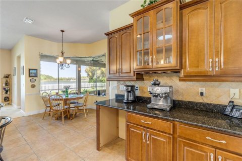 House in New Smyrna Beach, Florida 4 bedrooms, 360.65 sq.m. № 2114819 - photo 13
