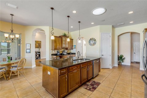 House in New Smyrna Beach, Florida 4 bedrooms, 360.65 sq.m. № 2114819 - photo 11
