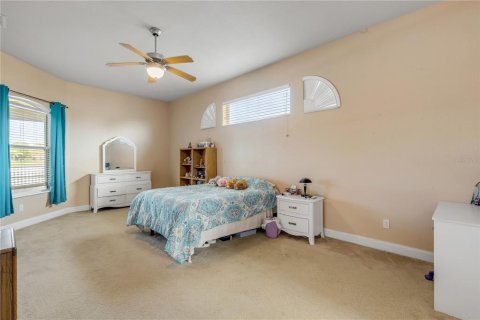 House in New Smyrna Beach, Florida 4 bedrooms, 360.65 sq.m. № 2114819 - photo 17