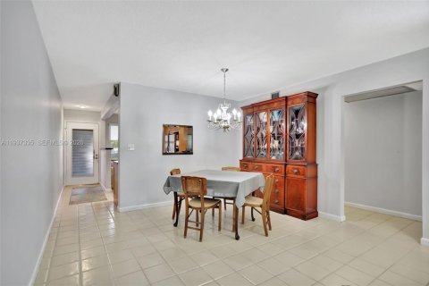 Condo in Coconut Creek, Florida, 2 bedrooms № 1995221 - photo 22