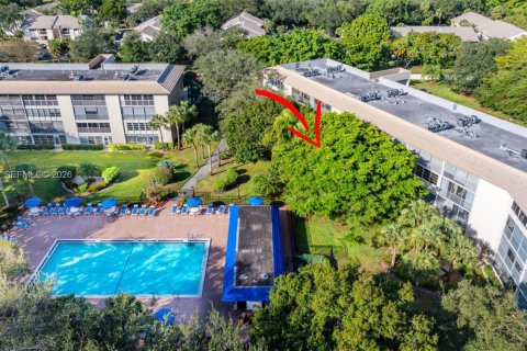 Condo in Coconut Creek, Florida, 2 bedrooms № 1995221 - photo 5