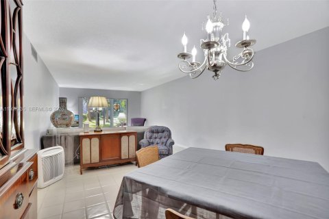 Condo in Coconut Creek, Florida, 2 bedrooms № 1995221 - photo 23