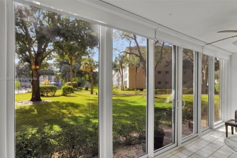 Condo in Coconut Creek, Florida, 2 bedrooms № 1995221 - photo 10
