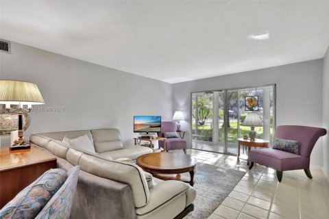 Condo in Coconut Creek, Florida, 2 bedrooms № 1995221 - photo 26